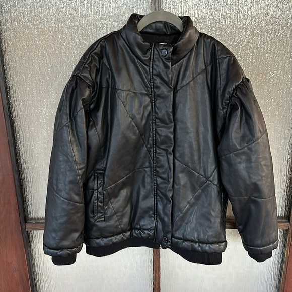 Sea New York
Black Faux Leather Puff Jacket size small fits oversized up to Med - Picture 1 of 13